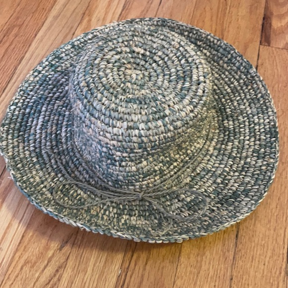 Straw hat - Picture 2 of 4